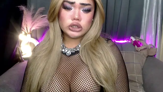 AlwaysHornyMia online show from 12/17/25, 01:22