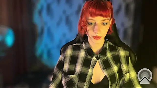 Snapshot of RedFica chatting on 12/13/25, 07:53 RedFica online show from 12/13/25, 07:53