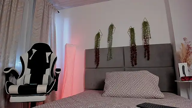 JulietaSnow online show from 05/22/26, 06:35