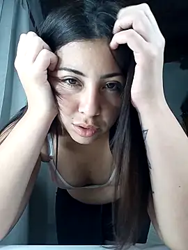 Snapshot of emmacurvyhot chatting on 12/15/25, 04:22 emmacurvyhot online show from 12/15/25, 04:22