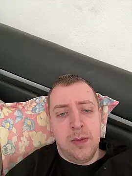 Snapshot of BezzBoii@xh chatting on 01/01/25, 10:54 BezzBoiixh online show from 01/01/25, 10:54