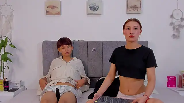 Snapshot of tefi_meow_ chatting on 12/22/25, 03:20 tefi meow online show from 12/22/25, 03:20