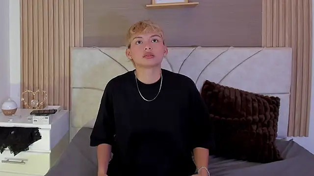 Snapshot of tefi_meow_ chatting on 04/22/26, 04:08 tefi meow online show from 04/22/26, 04:08