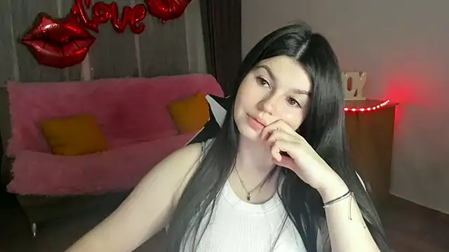 Snapshot of KisaModel chatting on 05/03/26, 03:51 KisaModel online show from 05/03/26, 03:51