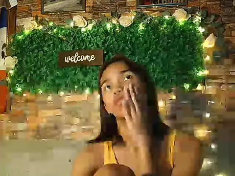 Snapshot of LaurenePh2 chatting on 12/20/25, 10:00 LaurenePh2 online show from 12/20/25, 10:00