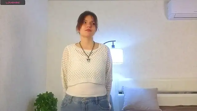 NyraVesperis online show from 04/15/26, 06:09