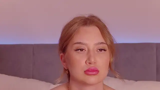 LucieBliss online show from 03/15/26, 06:14