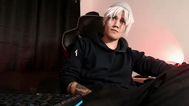 Snapshot of zack_morgan chatting on 12/21/25, 03:57 zack morgan online show from 12/21/25, 03:57