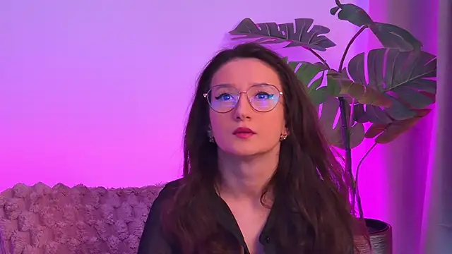 Snapshot of TheaMalekoo chatting on 03/21/26, 07:57 TheaMalekoo online show from 03/21/26, 07:57