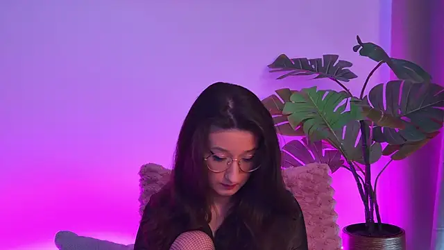 Snapshot of TheaMalekoo chatting on 03/26/26, 07:47 TheaMalekoo online show from 03/26/26, 07:47