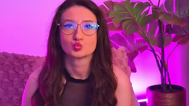 Snapshot of TheaMalekoo chatting on 03/30/26, 06:58 TheaMalekoo online show from 03/30/26, 06:58