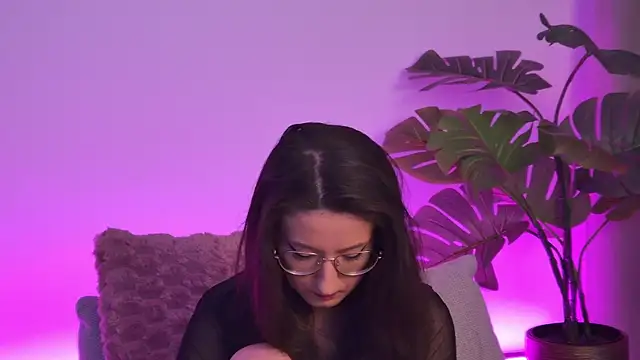 Snapshot of TheaMalekoo chatting on 04/10/26, 07:02 TheaMalekoo online show from 04/10/26, 07:02