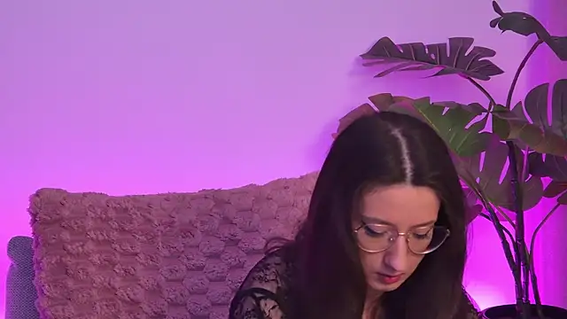 Snapshot of TheaMalekoo chatting on 04/16/26, 06:58 TheaMalekoo online show from 04/16/26, 06:58