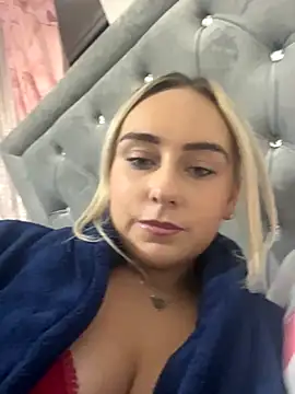 Snapshot of ScarletJ_ chatting on 12/14/25, 05:07 ScarletJ online show from 12/14/25, 05:07