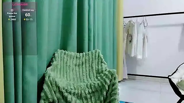 Snapshot of Leila-11 chatting on 04/24/26, 12:24 Leila-11 online show from 04/24/26, 12:24