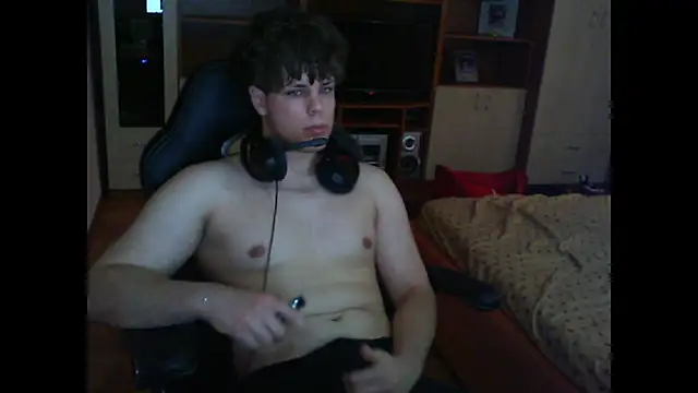 Snapshot of GymGuy0505 chatting on 12/15/25, 09:57 GymGuy0505 online show from 12/15/25, 09:57