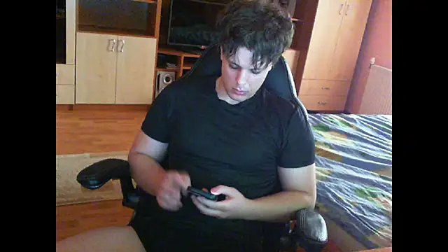 Snapshot of GymGuy0505 chatting on 02/23/26, 01:30 GymGuy0505 online show from 02/23/26, 01:30