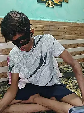 Snapshot of xoupleaura chatting on 04/01/26, 07:44 xoupleaura online show from 04/01/26, 07:44