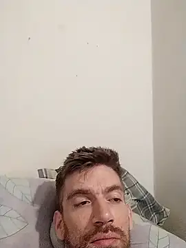 Snapshot of Nocturnesilence chatting on 12/18/25, 06:19 Nocturnesilence online show from 12/18/25, 06:19