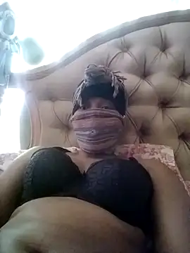 Snapshot of Fancyface012 chatting on 12/21/25, 01:07 Fancyface012 online show from 12/21/25, 01:07