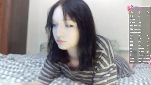 Snapshot of Shine_Luna chatting on 01/05/26, 07:17 Shine Luna online show from 01/05/26, 07:17