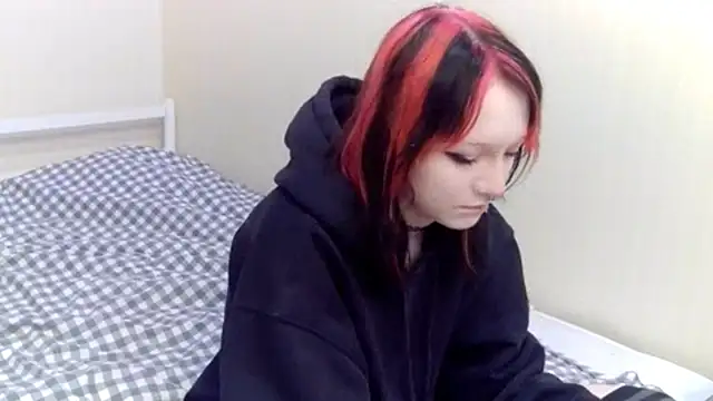 Snapshot of Shine_Luna chatting on 01/31/26, 08:40 Shine Luna online show from 01/31/26, 08:40