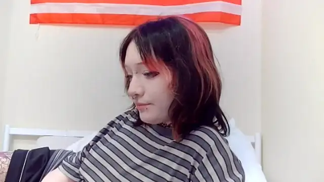 Snapshot of Shine_Luna chatting on 02/10/26, 08:35 Shine Luna online show from 02/10/26, 08:35