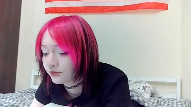 Snapshot of Shine_Luna chatting on 02/13/26, 08:27 Shine Luna online show from 02/13/26, 08:27