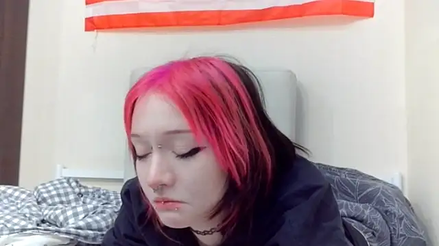 Snapshot of Shine_Luna chatting on 02/19/26, 08:05 Shine Luna online show from 02/19/26, 08:05