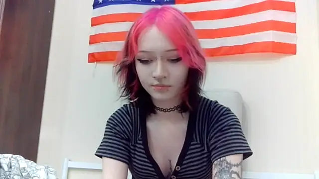 Snapshot of Shine_Luna chatting on 02/20/26, 09:59 Shine Luna online show from 02/20/26, 09:59