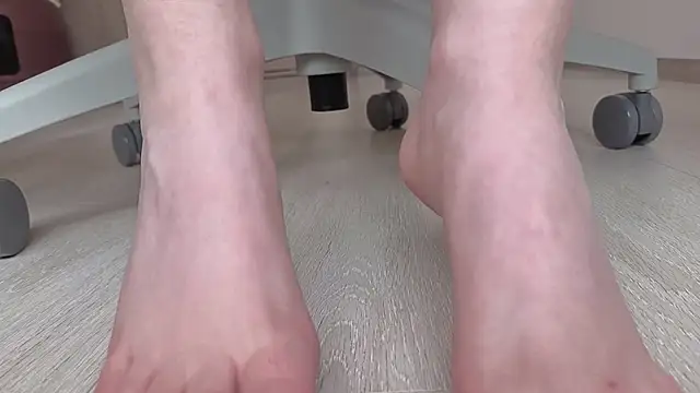 Snapshot of Feetbeth chatting on 12/15/25, 07:40 Feetbeth online show from 12/15/25, 07:40