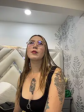 Annyhathatway online show from 03/27/26, 09:14