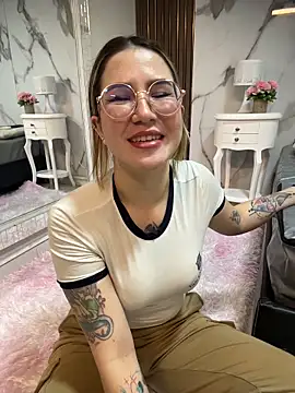 Annyhathatway online show from 05/15/26, 10:50