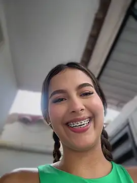 Snapshot of Valeria-escobar chatting on 06/27/26, 12:22 Valeria-escobar online show from 06/27/26, 12:22