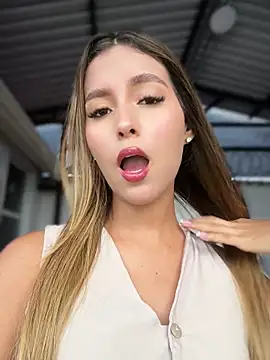Snapshot of Valeria-escobar chatting on 07/21/26, 11:34 Valeria-escobar online show from 07/21/26, 11:34