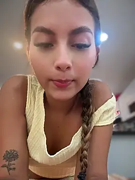 Snapshot of Valeria-escobar chatting on 07/28/26, 02:13 Valeria-escobar online show from 07/28/26, 02:13