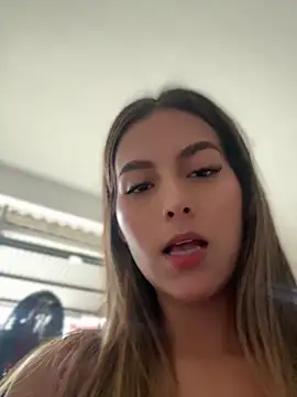 Snapshot of Valeria-escobar chatting on 08/04/26, 11:35 Valeria-escobar online show from 08/04/26, 11:35