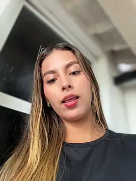 Snapshot of Valeria-escobar chatting on 08/05/26, 04:21 Valeria-escobar online show from 08/05/26, 04:21