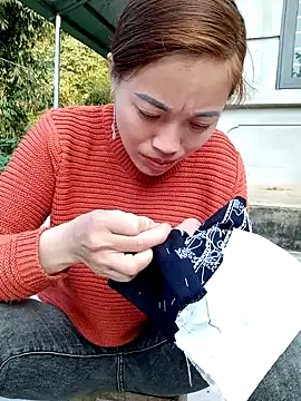 little-effy online show from 12/19/25, 08:21