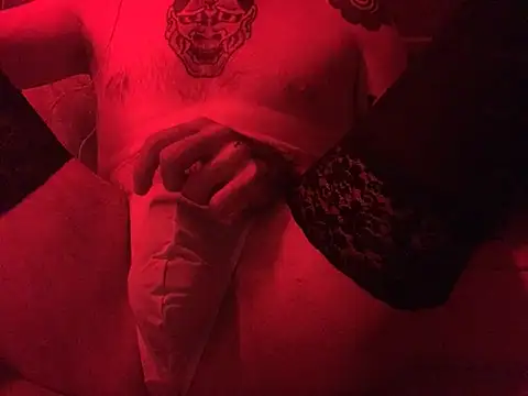 Snapshot of slightlycuriouss chatting on 03/30/26, 12:11 slightlycuriouss online show from 03/30/26, 12:11