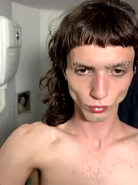 Snapshot of Alayafatttt chatting on 12/15/25, 04:50 Alayafatttt online show from 12/15/25, 04:50