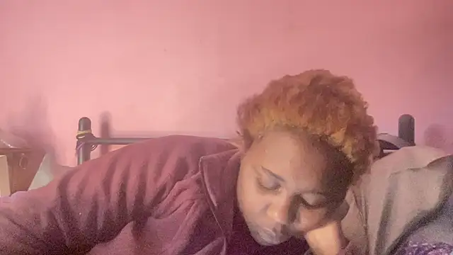 Snapshot of queenalliyahalecia chatting on 12/16/25, 02:33 queenalliyahalecia online show from 12/16/25, 02:33