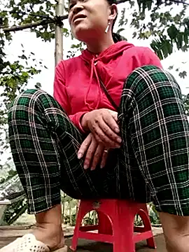 Snapshot of Seductive_slut chatting on 12/14/25, 02:39 Seductive slut online show from 12/14/25, 02:39