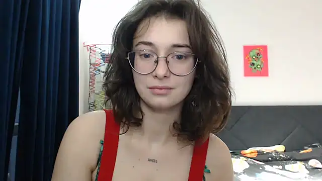 Snapshot of Angelik5371 chatting on 12/22/25, 02:47 Angelik5371 online show from 12/22/25, 02:47