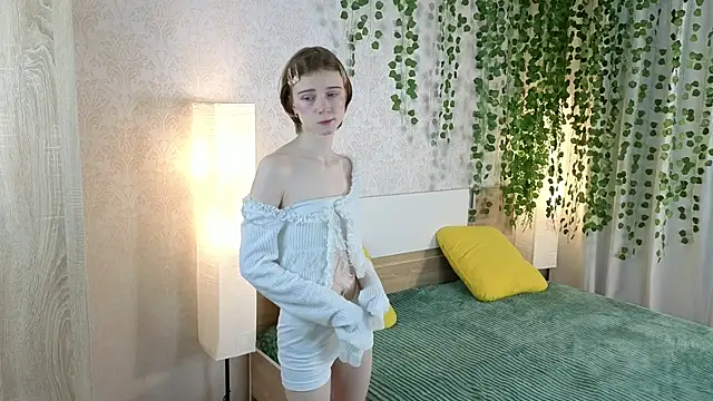 Snapshot of ViollaBloom chatting on 12/14/25, 01:55 ViollaBloom online show from 12/14/25, 01:55