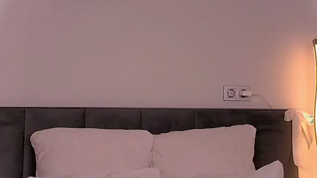 Snapshot of LexiMoss chatting on 03/31/26, 09:48 LexiMoss online show from 03/31/26, 09:48