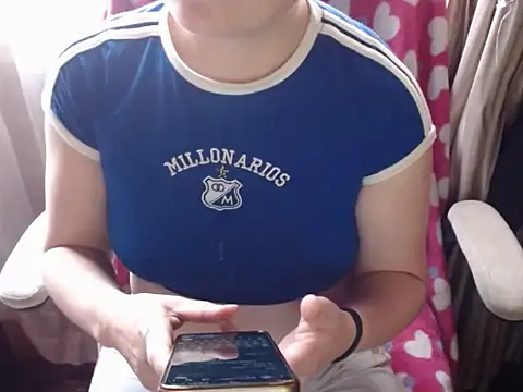 Snapshot of 666maskgirl chatting on 01/12/26, 04:56 666maskgirl online show from 01/12/26, 04:56