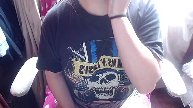 Snapshot of 666maskgirl chatting on 03/09/26, 05:17 666maskgirl online show from 03/09/26, 05:17