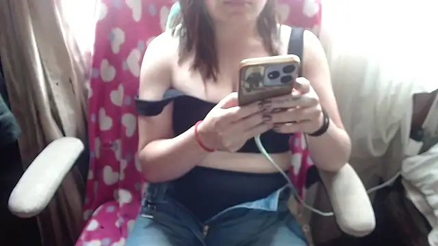 Snapshot of 666maskgirl chatting on 03/30/26, 05:03 666maskgirl online show from 03/30/26, 05:03