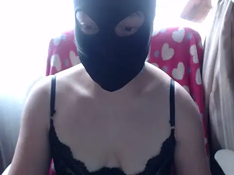 Snapshot of 666maskgirl chatting on 06/10/26, 05:12 666maskgirl online show from 06/10/26, 05:12